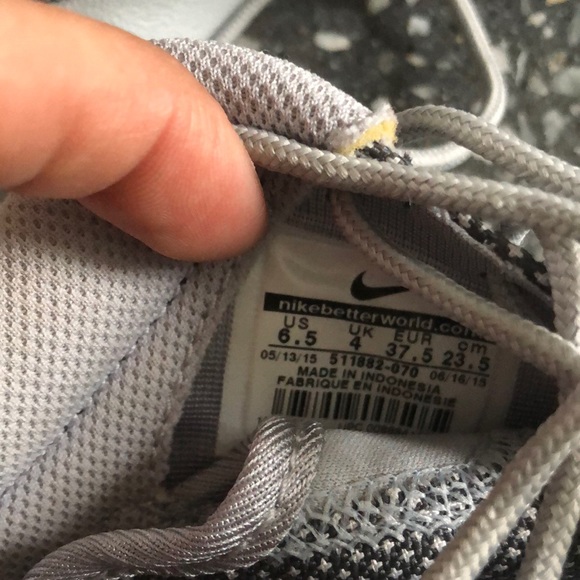 NIKE ROSHE GREY GOLD SNEAKERS - Picture 3 of 5